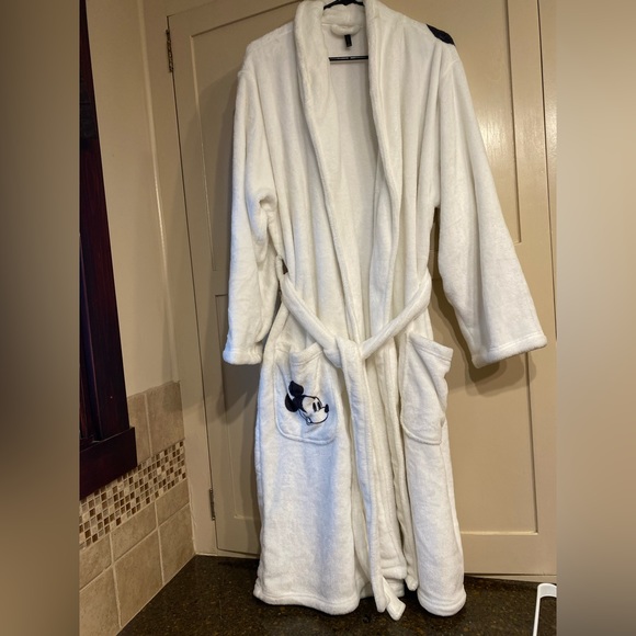 Pottery Barn Bath & Body Pottery Barn Disney Mickey Mouse Robe